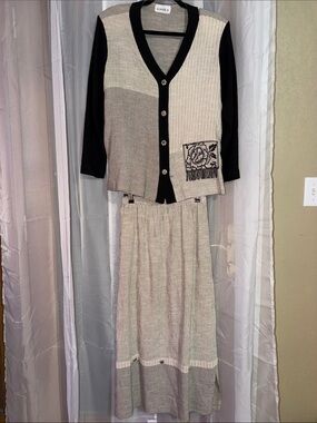 Vintage 90’s Aimee D Petites 2-Piece linen Knit Skirt Set - Black & Cream